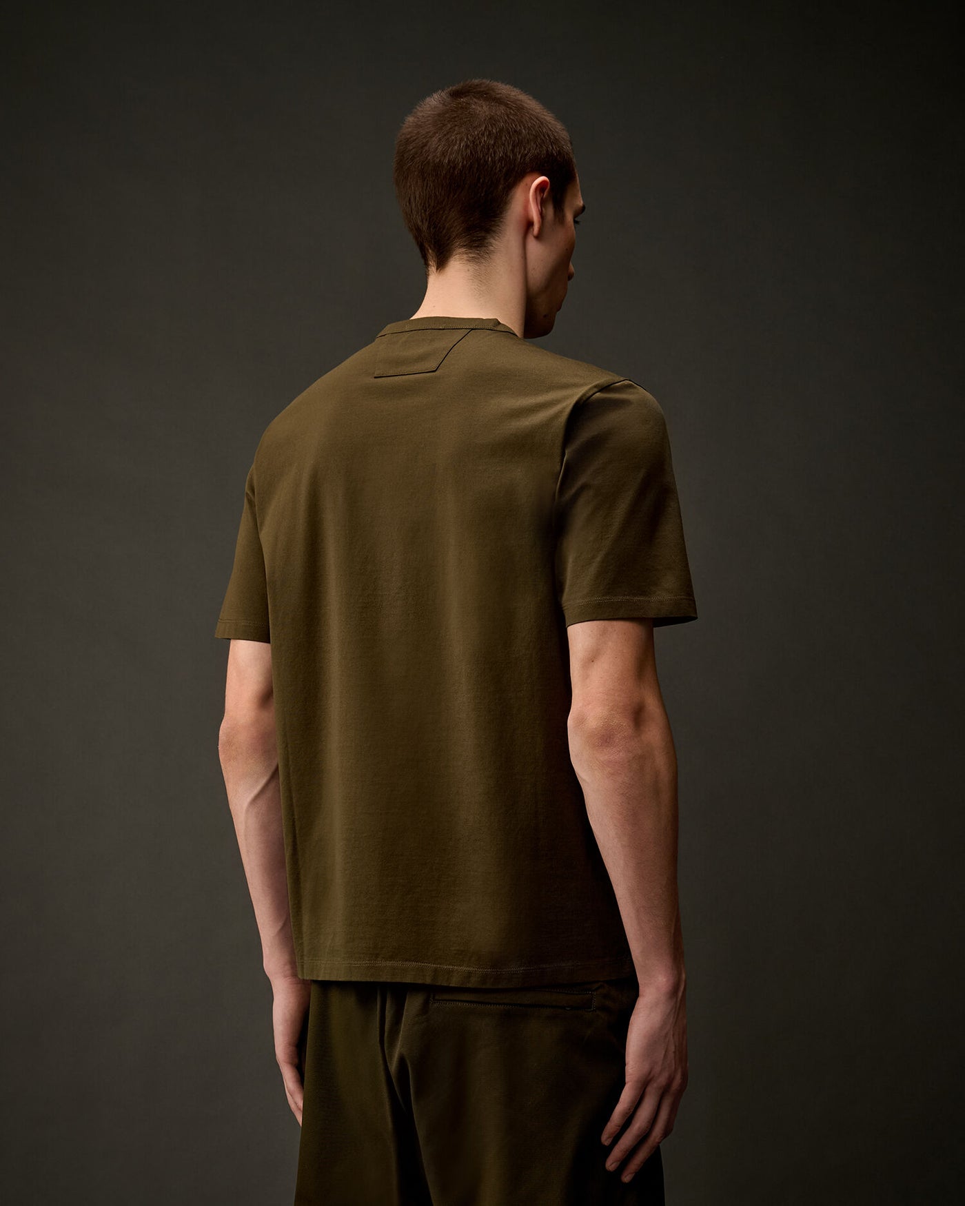 CP COMPANY METROPOLIS - T-SHIRT KAKI GROS LOGO CAOUTCHOUC
