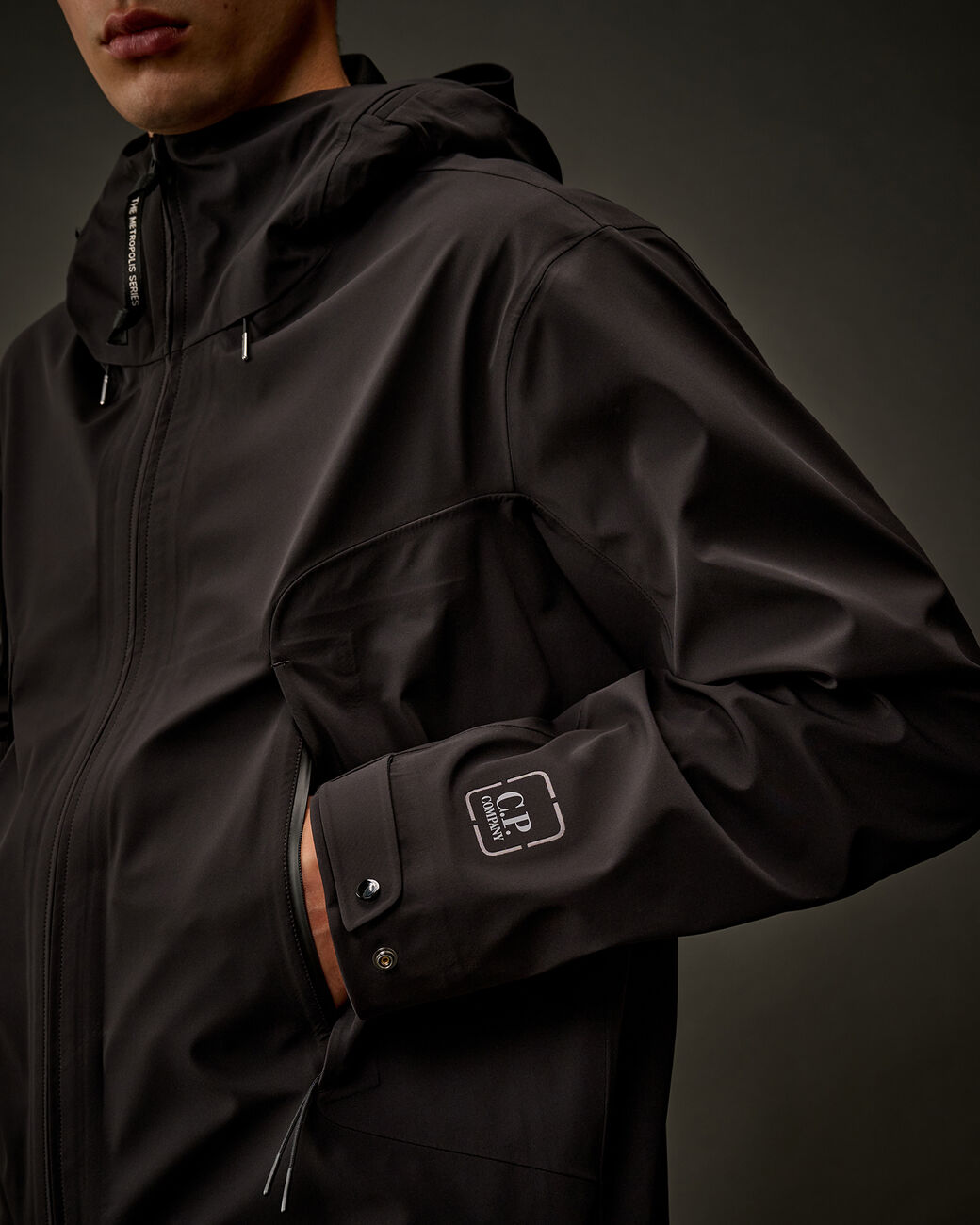 C.P. COMPANY - Veste noire Metroshell Metropolis series