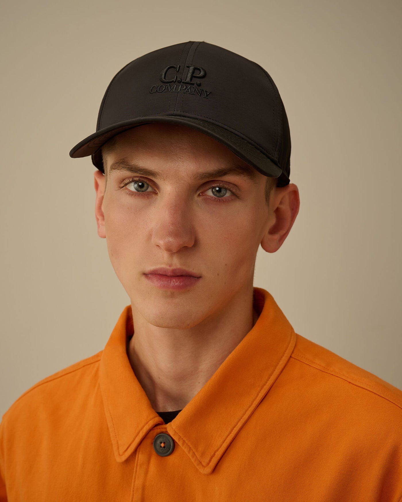 C.P. COMPANY - Casquette noire à goggle