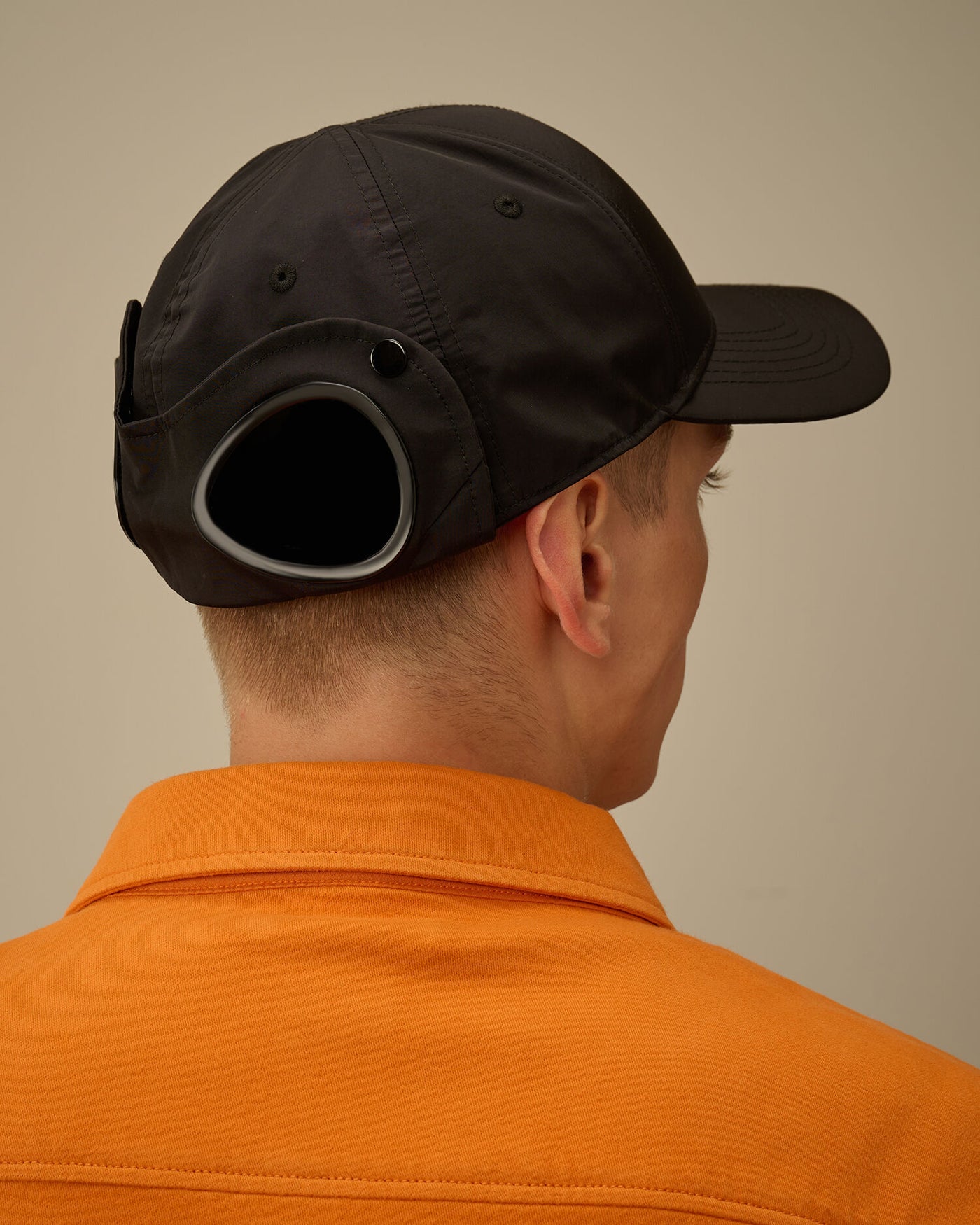 C.P. COMPANY - Casquette noire à goggle