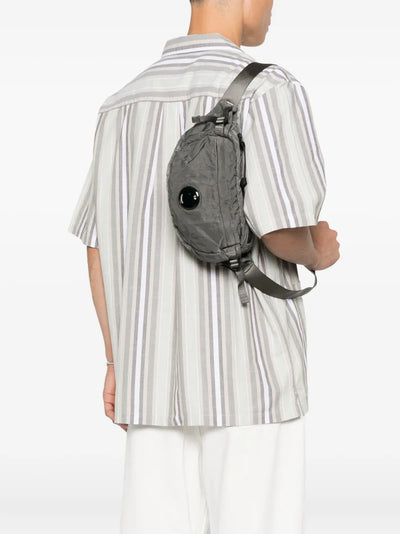 C.P. Company - sac banane à détail verre de lunette signature