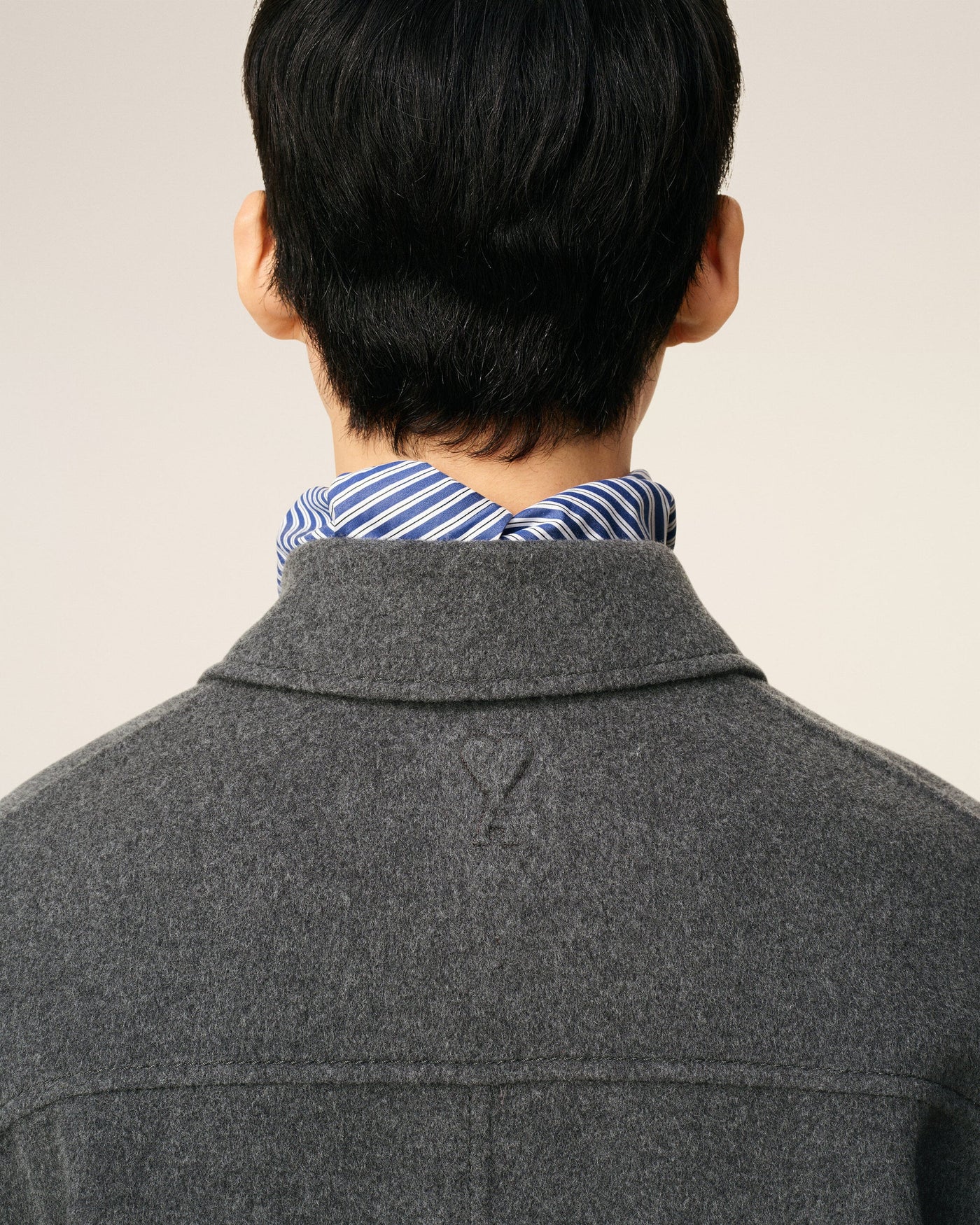 AMI PARIS - Veste boutonnée en cachemire double face