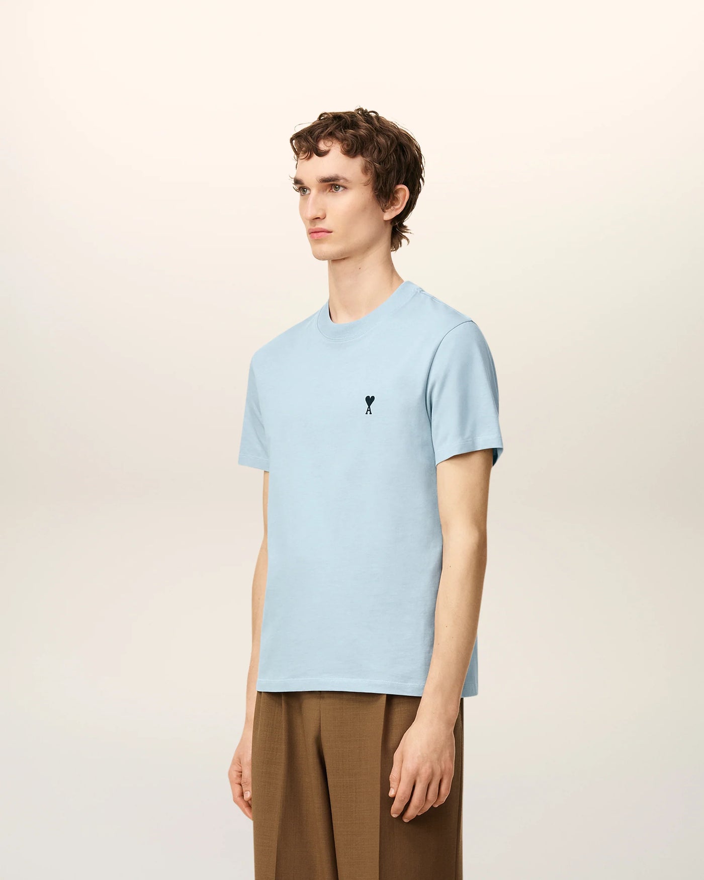 AMI PARIS - Tee-shirt bleu ciel à petit logo noir