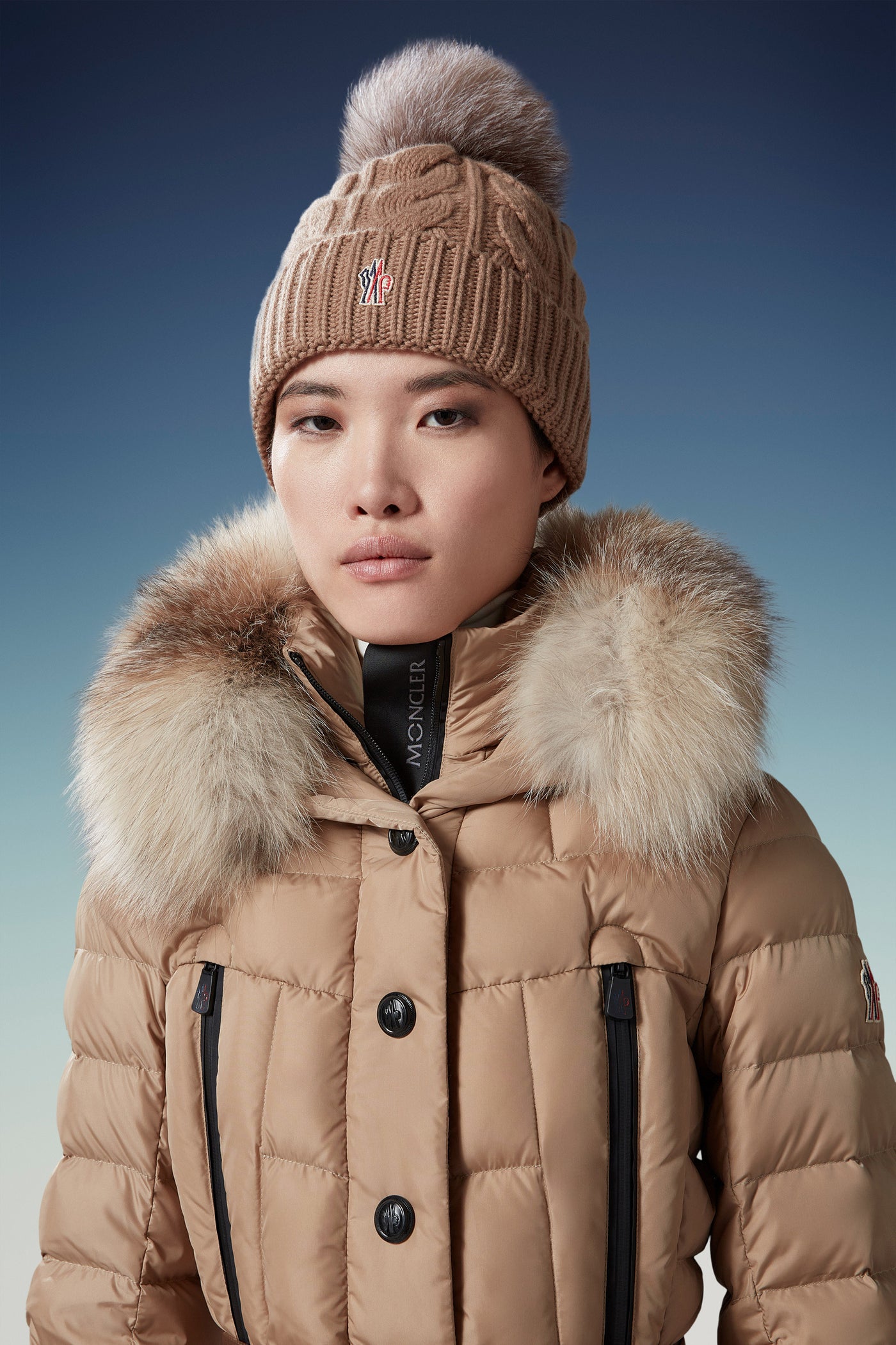 MONCLER - Bonnet à pompon beige