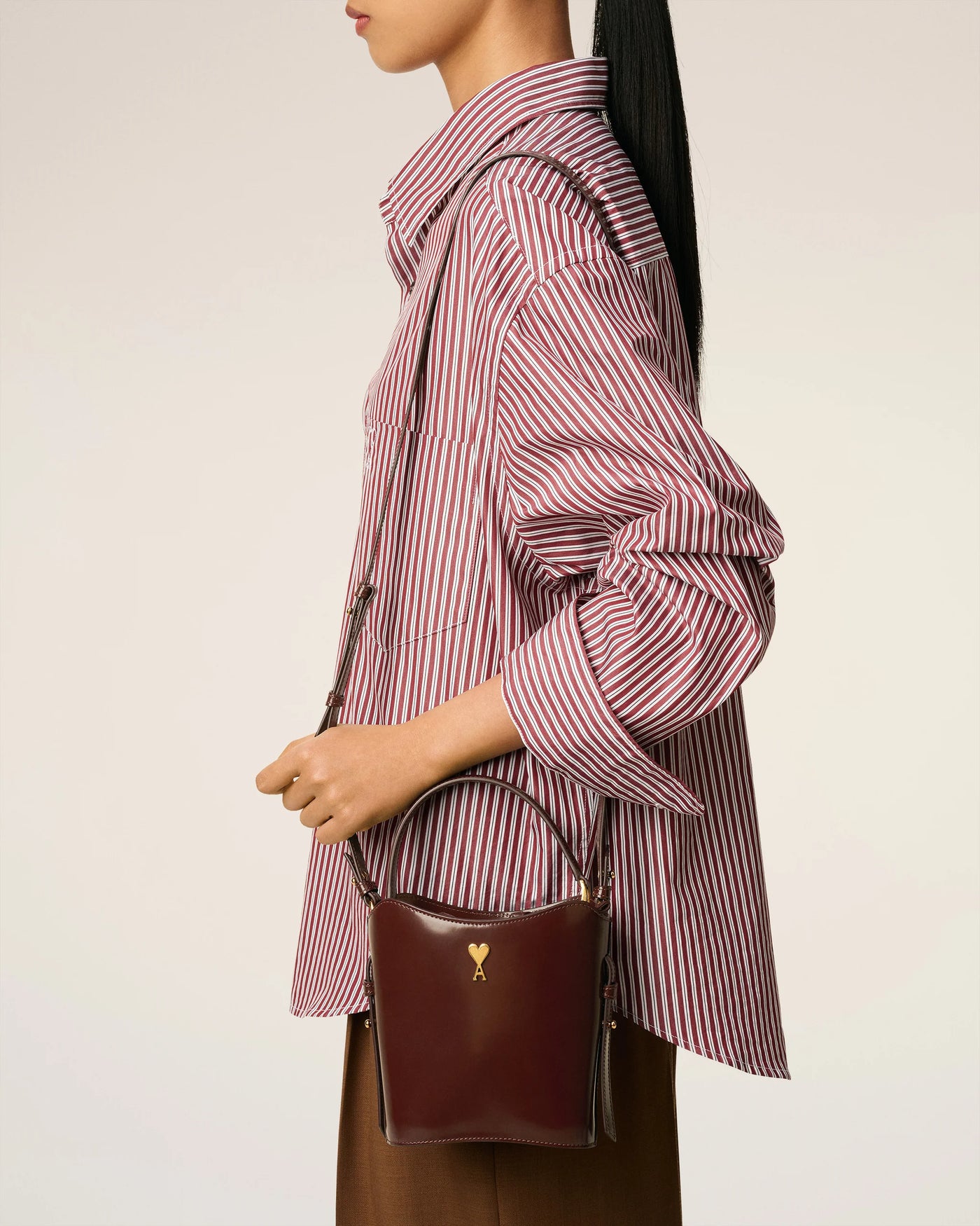 AMI PARIS - Mini sac seau Paris Paris en cuir glacé