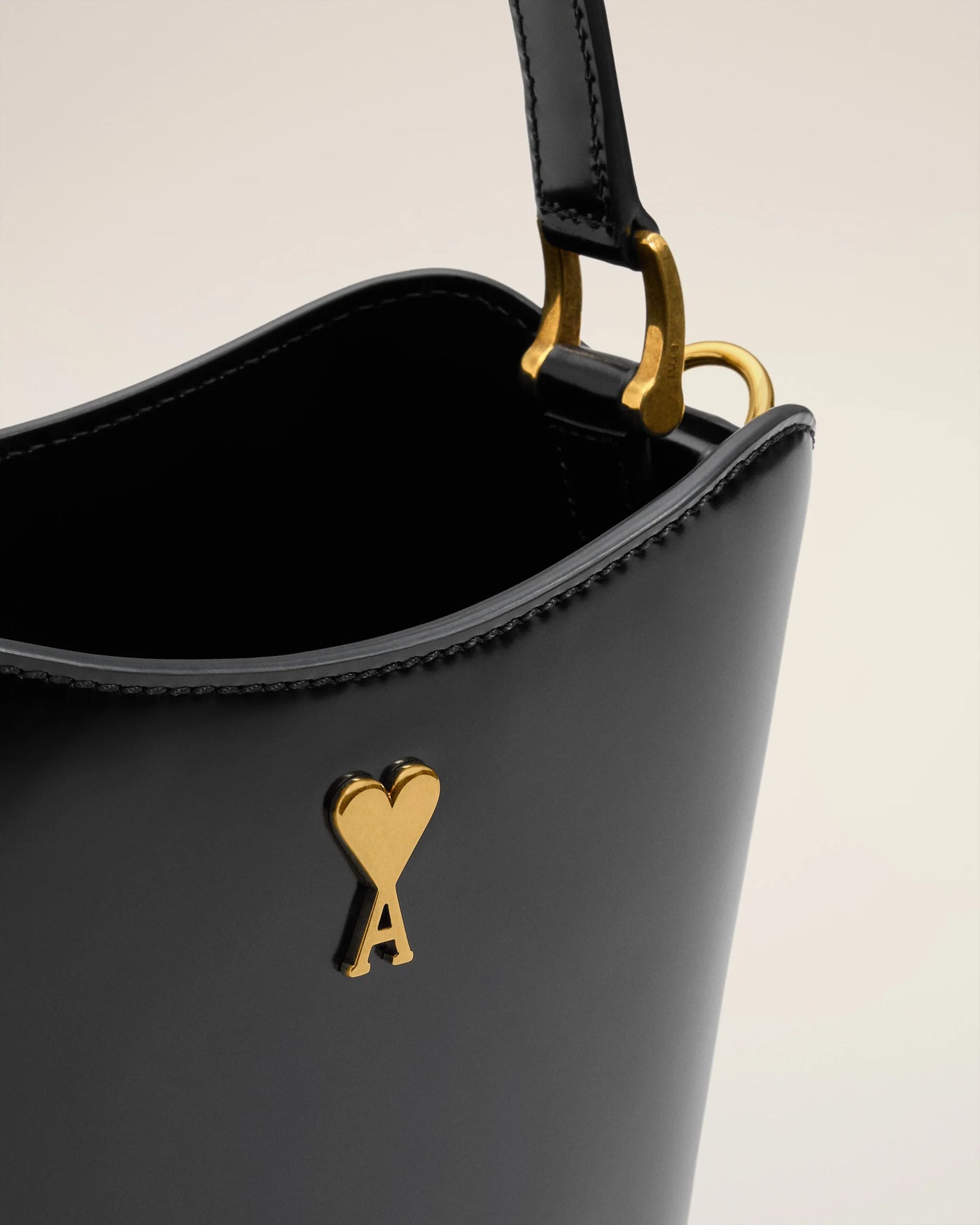 AMI PARIS - Mini sac seau Paris Paris en cuir glacé
