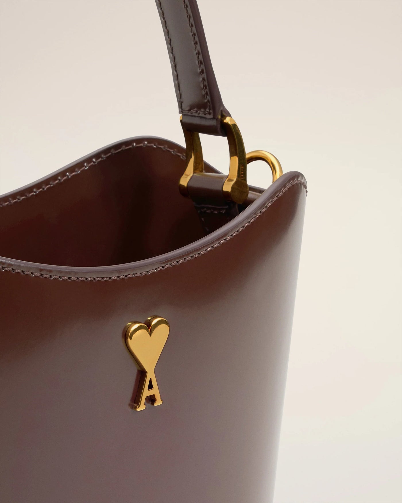 AMI PARIS - Mini sac seau Paris Paris en cuir glacé