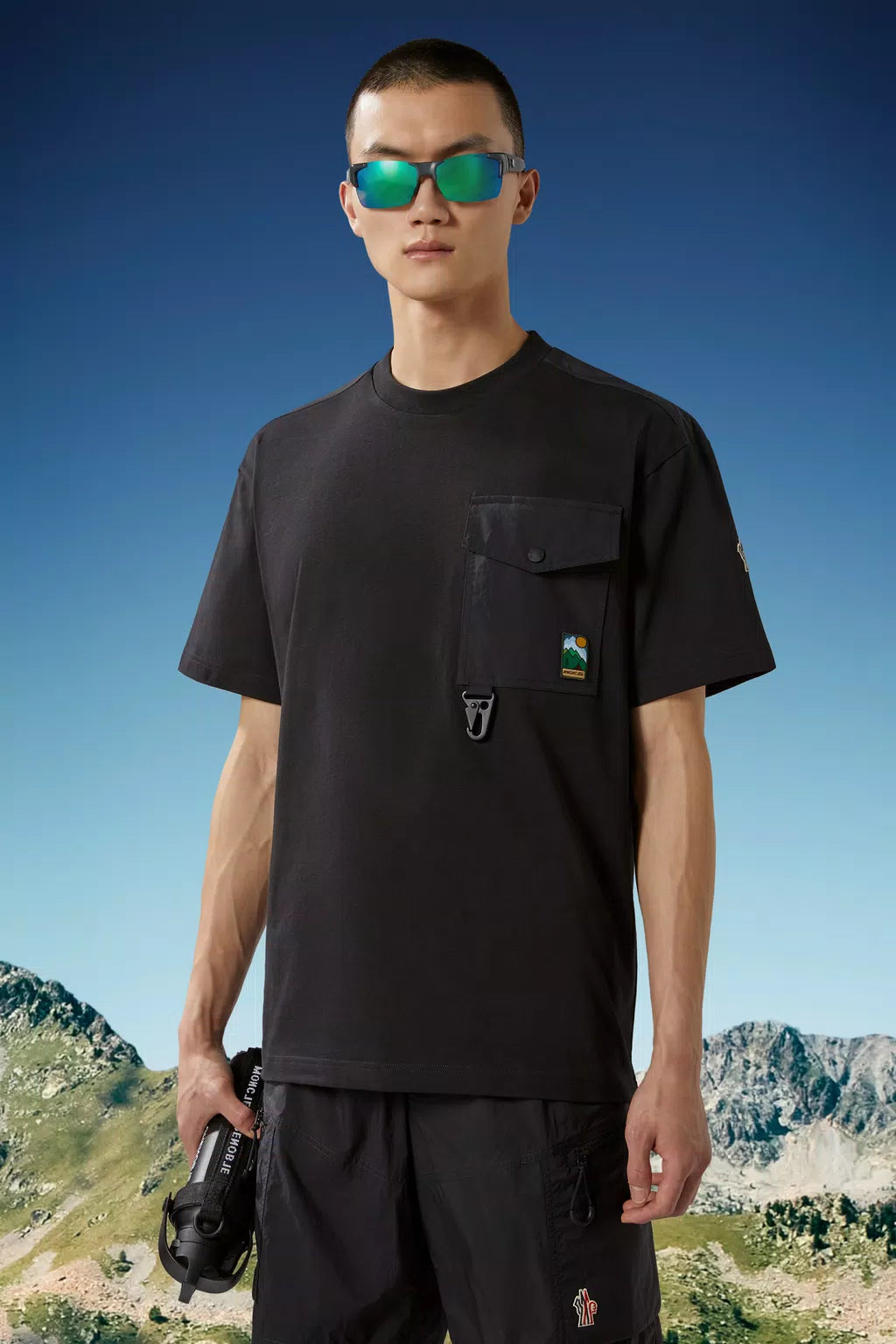 MONCLER GRENOBLE - T-shirt noir avec poche
