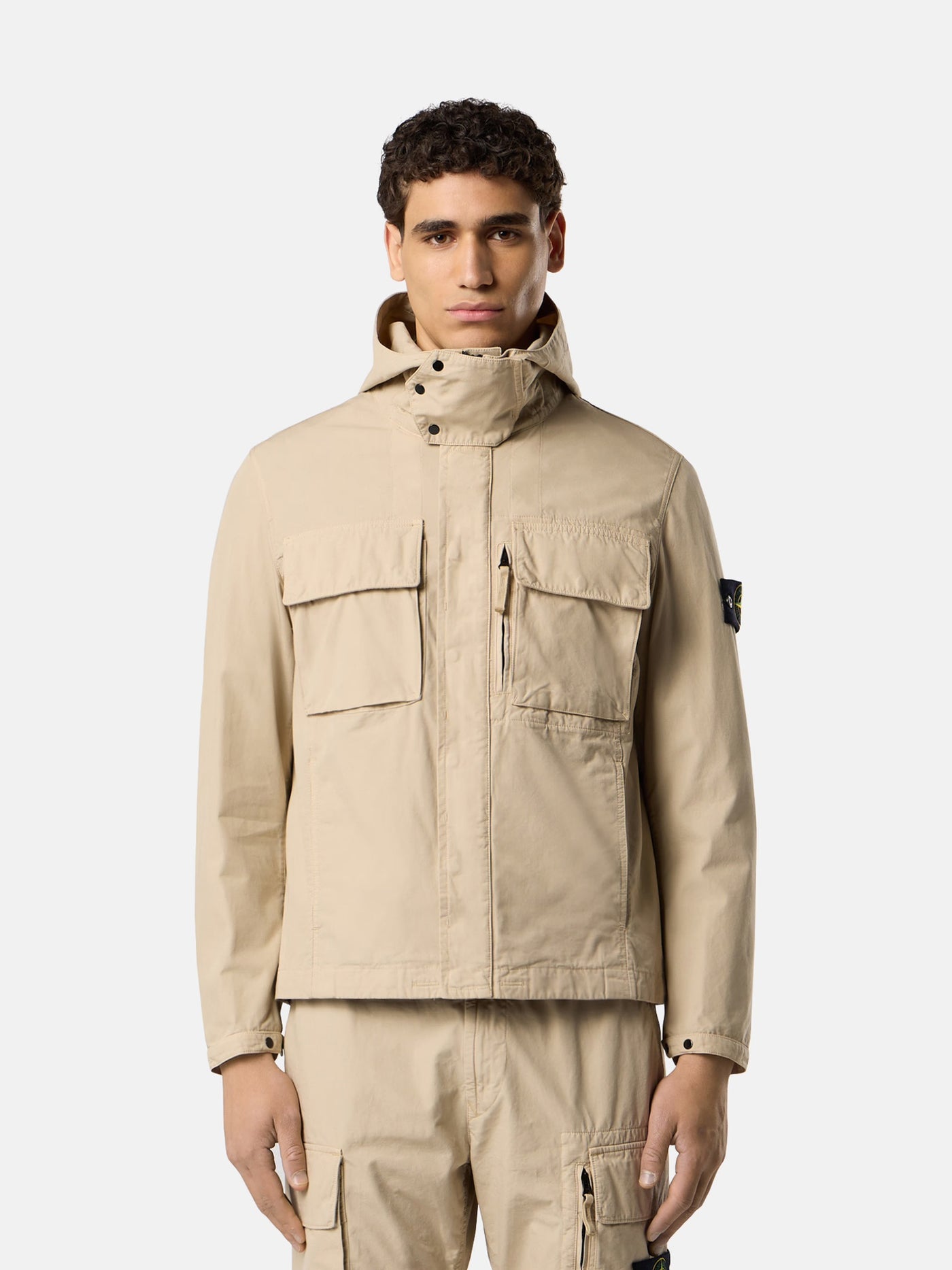 STONE ISLAND - Field jacket déperlante à capuche avec poches poitrine